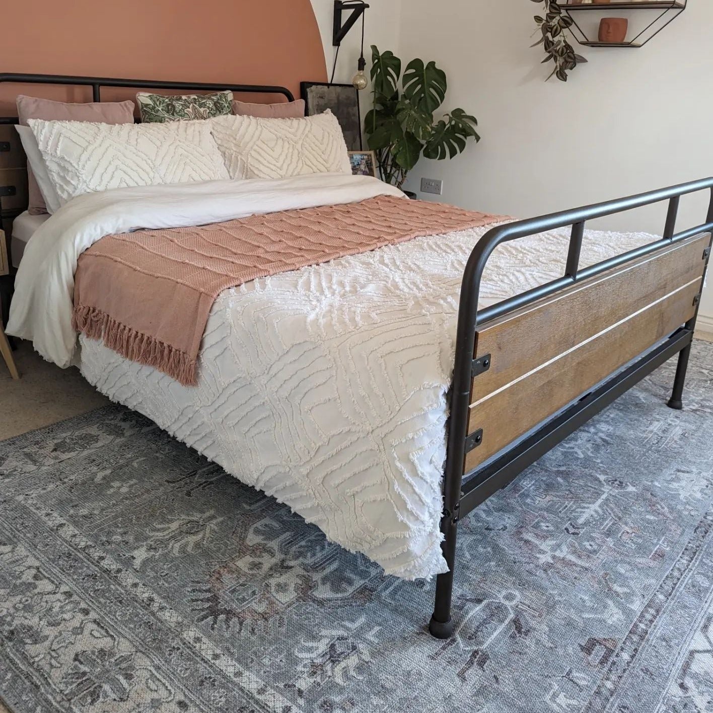 Flatwoven Washable Distressed Grey Bordered Rug - Grand - Image 7