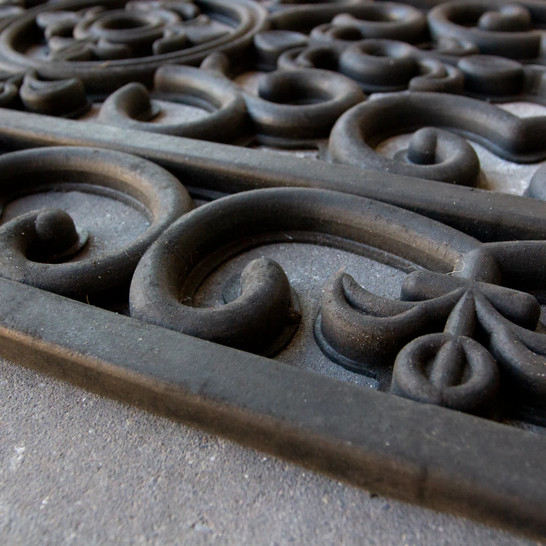 Long Ornate Iron Black Rubber Entrance Doormat - Image 3