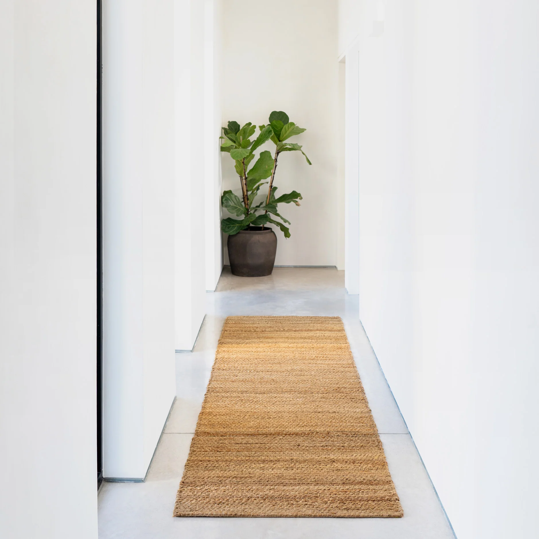 Natural Handwoven Brown Jute Border Rug - Alma - Image 6