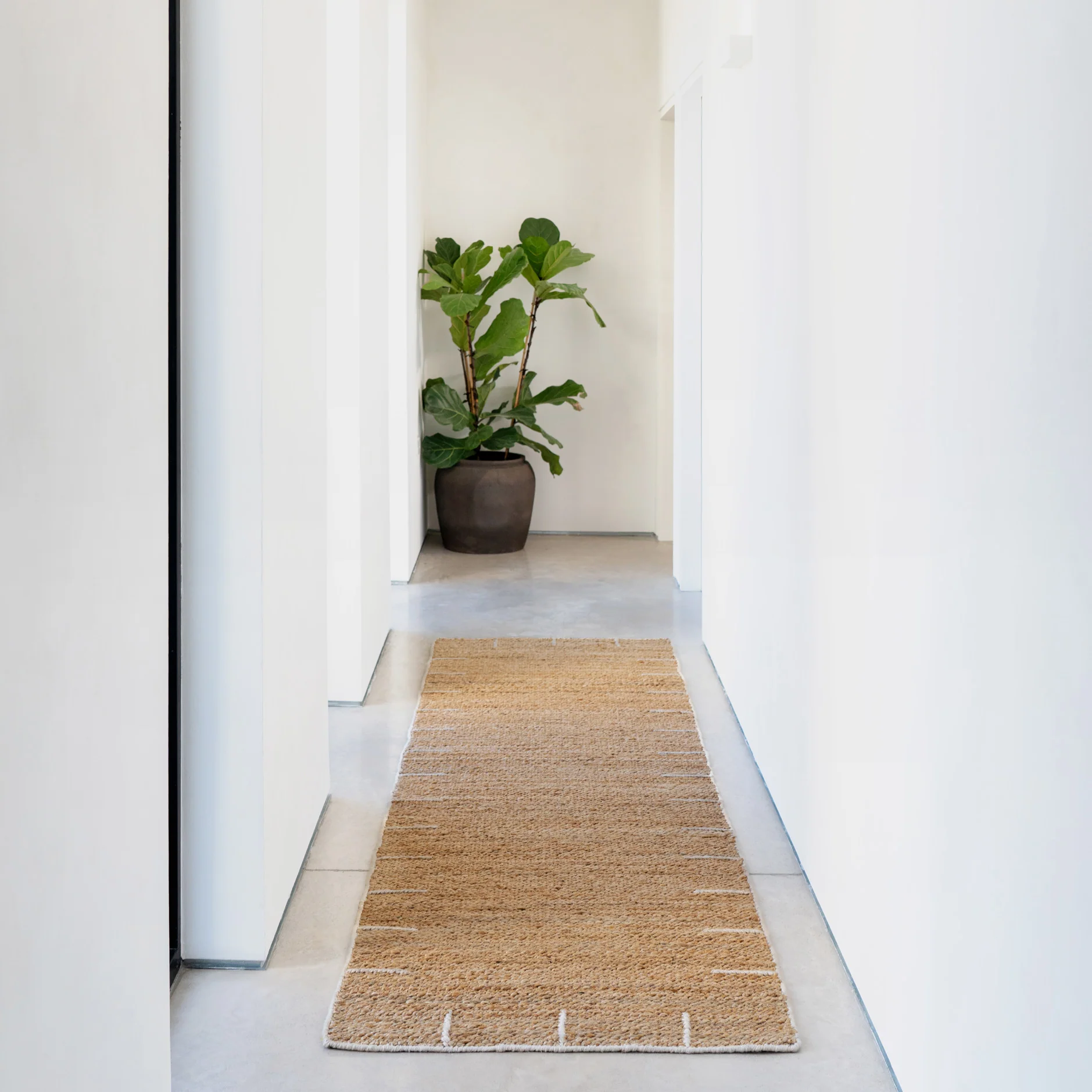 Natural Handwoven Brown Jute Framed Rug - Annie - Image 6