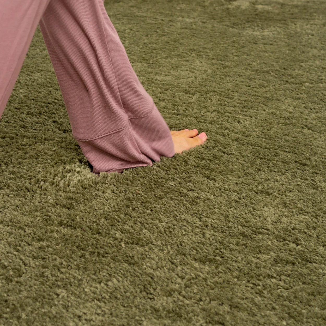 Premium Washable Shaggy Olive Green Rug - Image 3