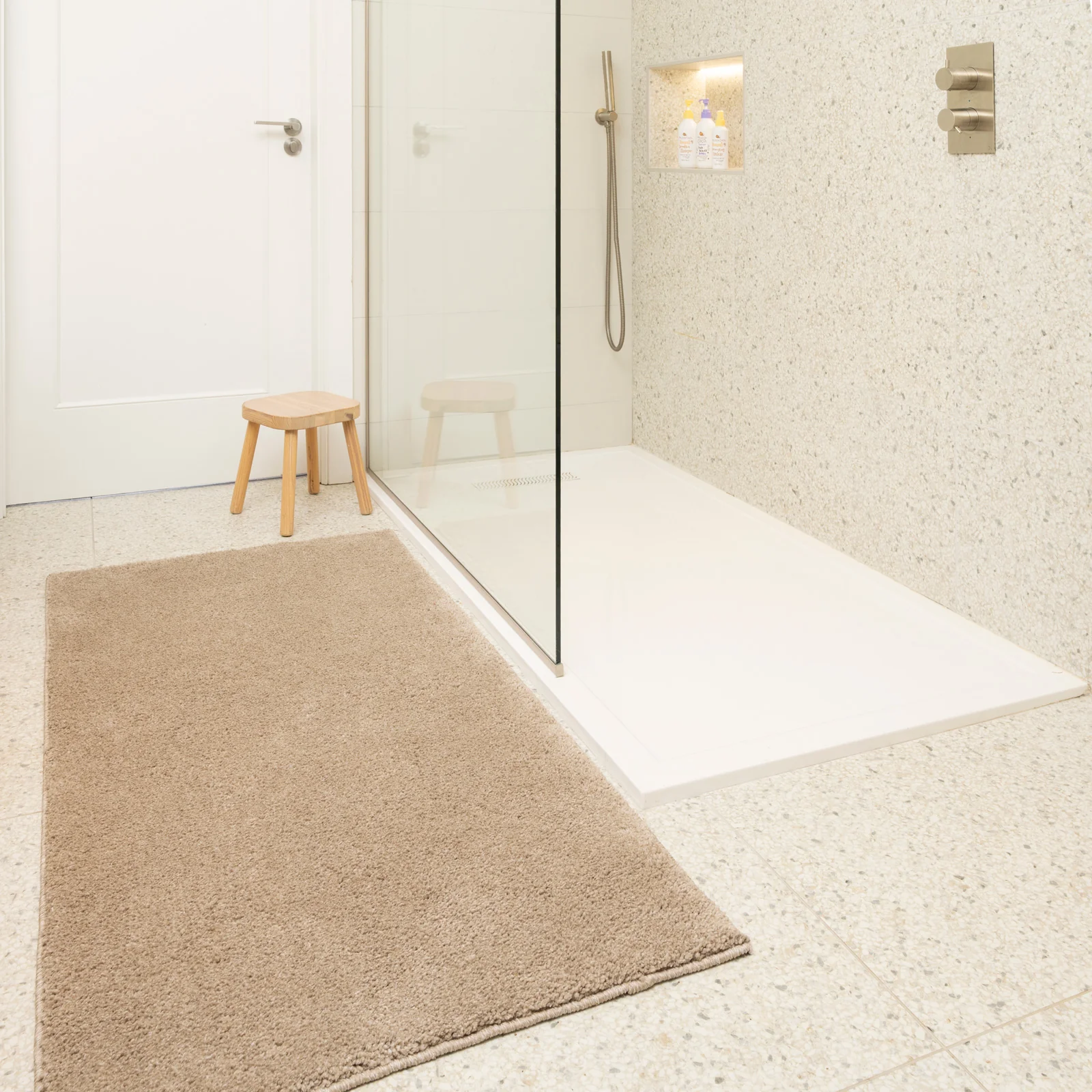 Soft Washable Beige Shaggy Rug - Image 5