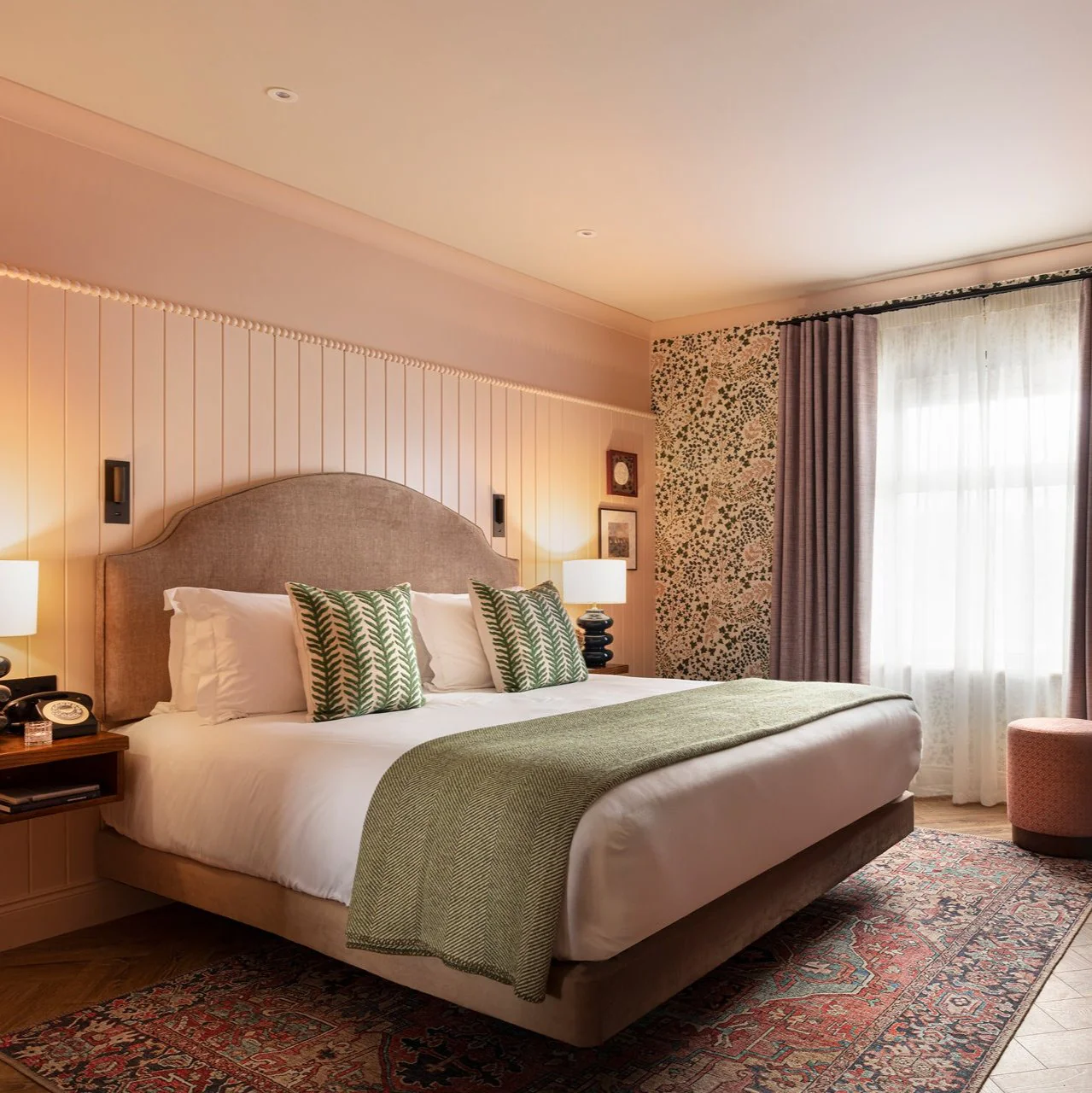 Flatwoven Washable Red Distressed Traditional Rug - Savanna - Image 3