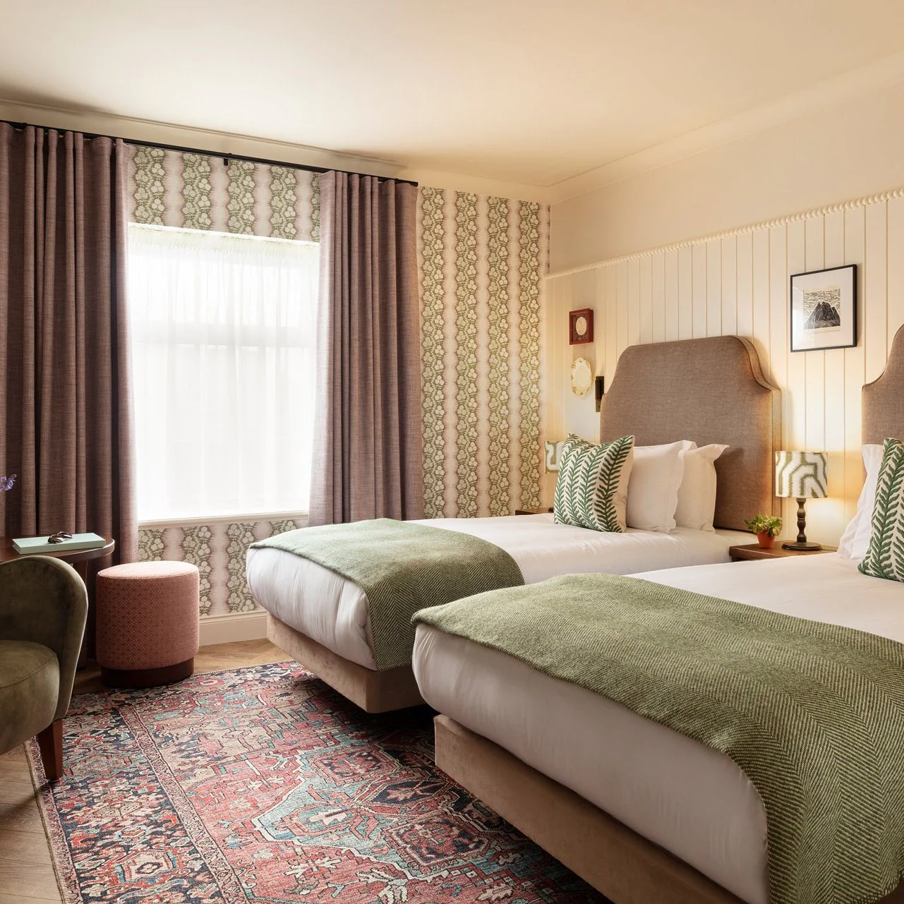 Flatwoven Washable Red Distressed Traditional Rug - Savanna - Image 4